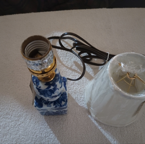 Lamp - Picture 4 of 4